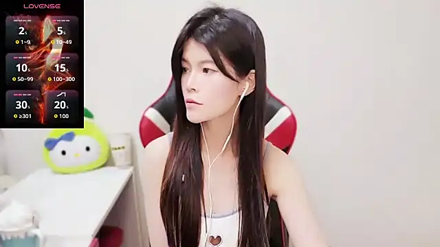 Snapshot of Alina10932 chatting on 9, 9, 2025 Alina10932 online show from 9, 9, 2025