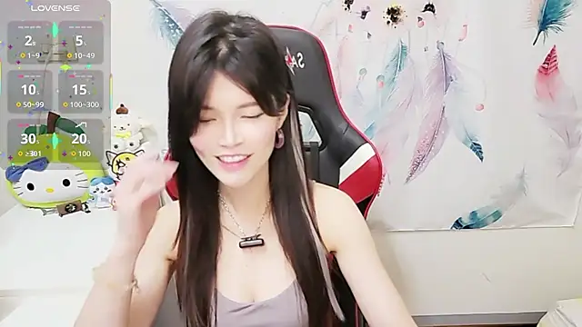 Snapshot of Alina10932 chatting on 11, 11, 2025 Alina10932 online show from 11, 11, 2025