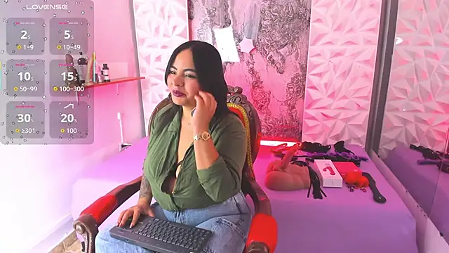 Snapshot of Luciana_r chatting on 15, 11, 2025 Luciana r online show from 15, 11, 2025