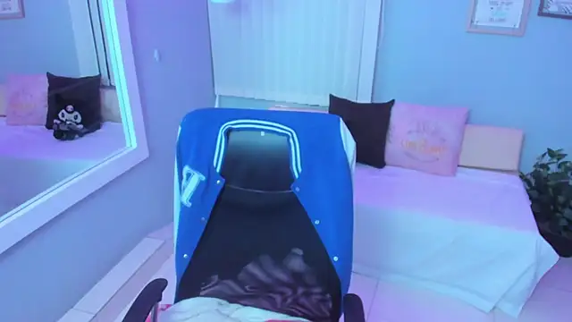 Snapshot of Miku_Kita chatting on 3, 10, 2025 Miku Kita online show from 3, 10, 2025