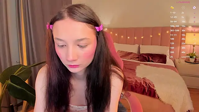 Snapshot of MilliMouse chatting on 19, 11, 2025 MilliMouse online show from 19, 11, 2025