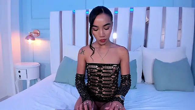 Snapshot of AriaHart_Oficial chatting on 7, 10, 2025 AriaHart Oficial online show from 7, 10, 2025