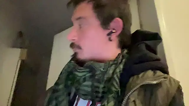 Snapshot of sunZfun chatting on 8, 11, 2025 sunZfun online show from 8, 11, 2025