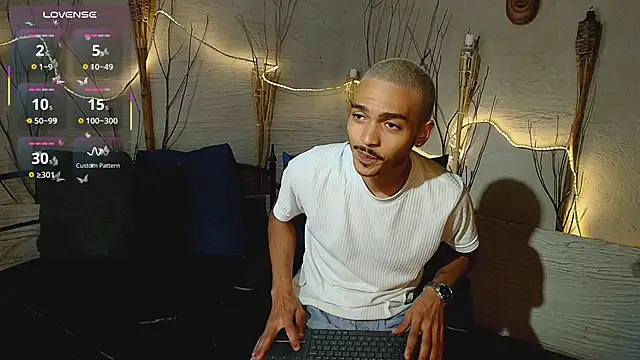 Snapshot of MarcusRain_ chatting on 22, 11, 2025 MarcusRain online show from 22, 11, 2025