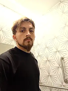 Snapshot of Macrhizz chatting on 23, 10, 2025 Macrhizz online show from 23, 10, 2025