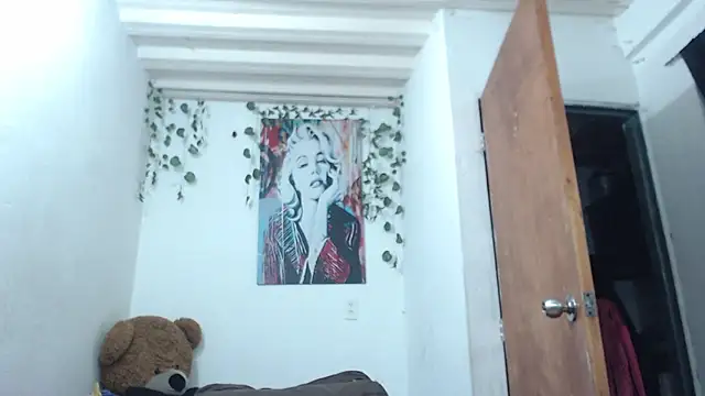 Snapshot of Samanta_milf84 chatting on 27, 11, 2025 Samanta milf84 online show from 27, 11, 2025