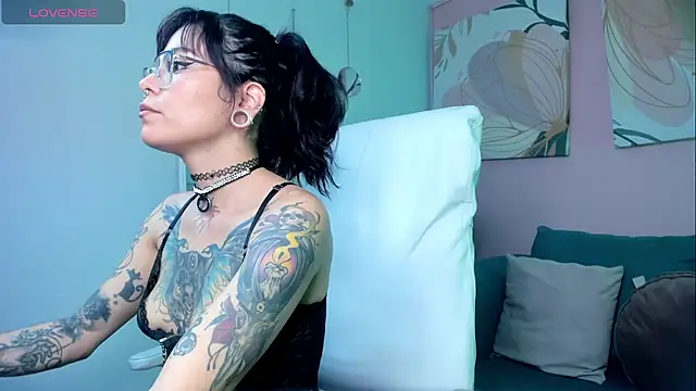 Snapshot of Esmeralda_CO chatting on 2, 10, 2025 Esmeralda CO online show from 2, 10, 2025