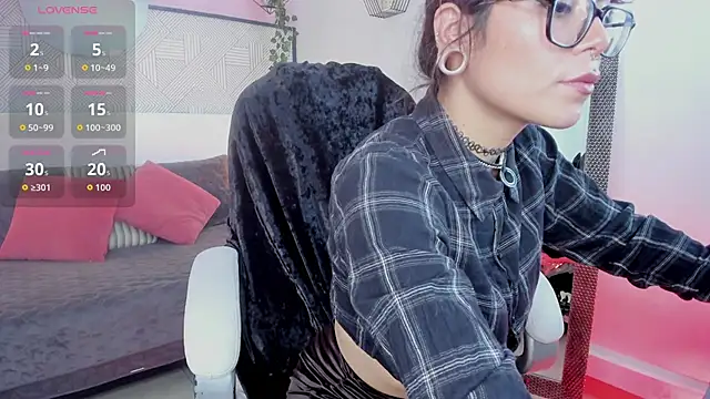 Snapshot of Esmeralda_CO chatting on 8, 10, 2025 Esmeralda CO online show from 8, 10, 2025