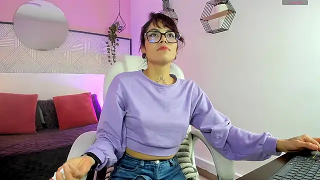 Snapshot of Esmeralda_CO chatting on 28, 10, 2025 Esmeralda CO online show from 28, 10, 2025