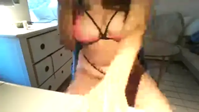 Snapshot of Sandrababe1010 chatting on 4, 7, 2026 Sandrababe1010 online show from 4, 7, 2026