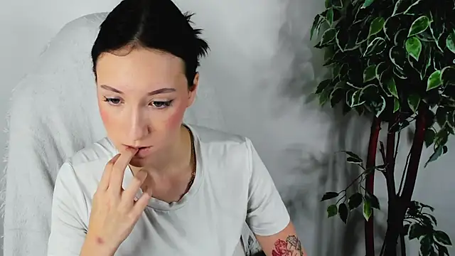 Snapshot of EileenMoores chatting on 11, 9, 2025 EileenMoores online show from 11, 9, 2025