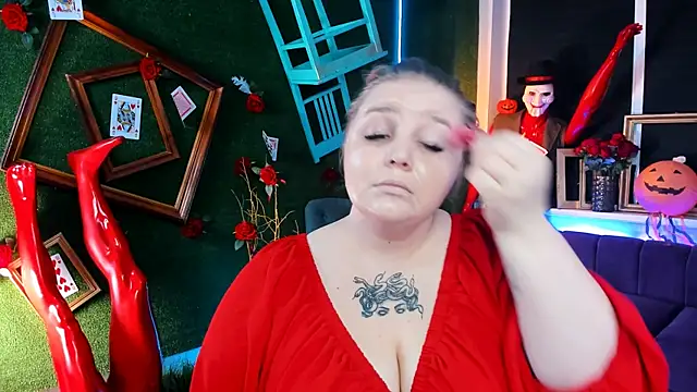 Snapshot of SladaDell chatting on 21, 10, 2025 SladaDell online show from 21, 10, 2025