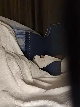 Snapshot of GRiZZLYBONE chatting on 23, 12, 2025 GRiZZLYBONE online show from 23, 12, 2025