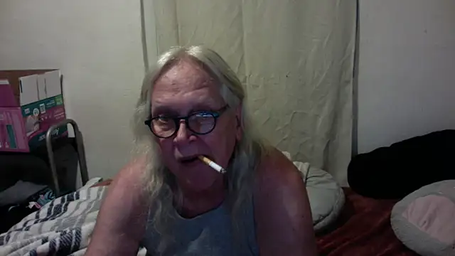 Snapshot of OldLadySara chatting on 24, 5, 2026 OldLadySara online show from 24, 5, 2026