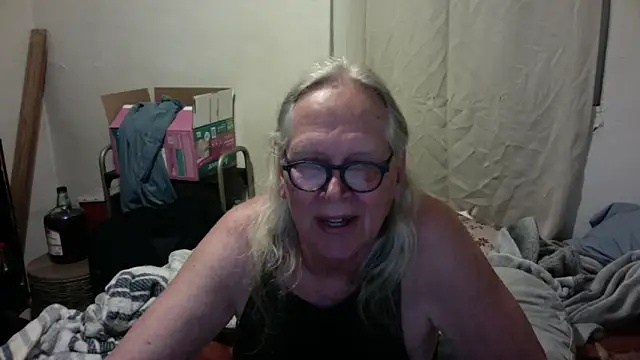 Snapshot of OldLadySara chatting on 29, 5, 2026 OldLadySara online show from 29, 5, 2026