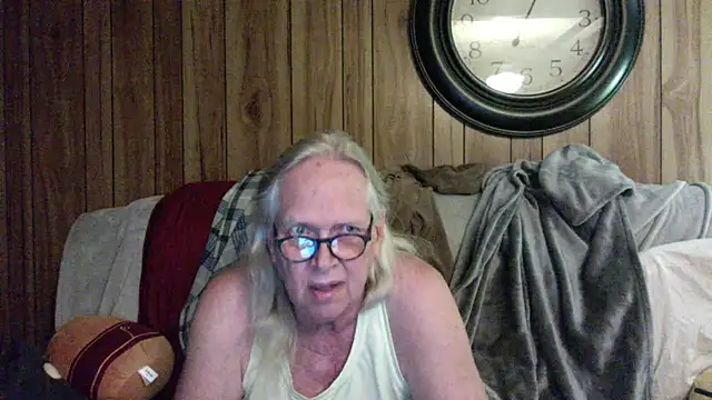 Snapshot of OldLadySara chatting on 13, 7, 2026 OldLadySara online show from 13, 7, 2026