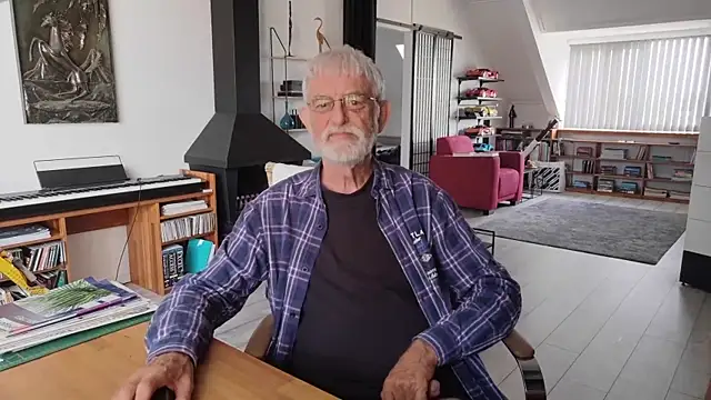 Snapshot of ewaldwillems99 chatting on 4, 6, 2026 ewaldwillems99 online show from 4, 6, 2026