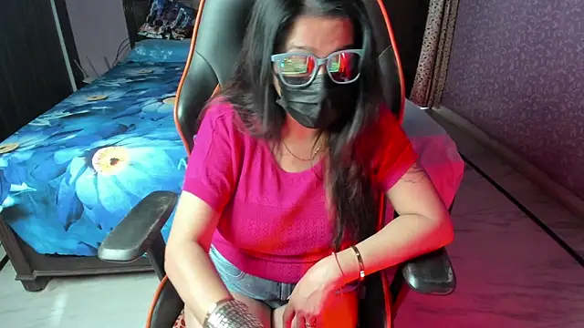 Snapshot of ShylaGill chatting on 4, 10, 2025 ShylaGill online show from 4, 10, 2025