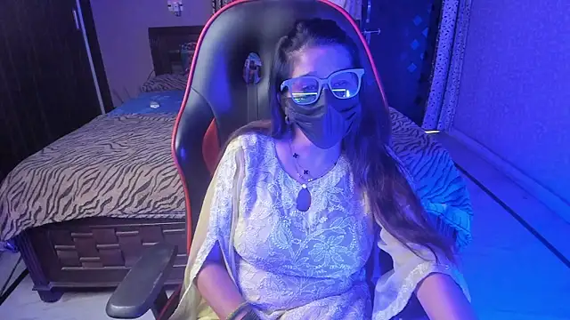 Snapshot of ShylaGill chatting on 18, 10, 2025 ShylaGill online show from 18, 10, 2025