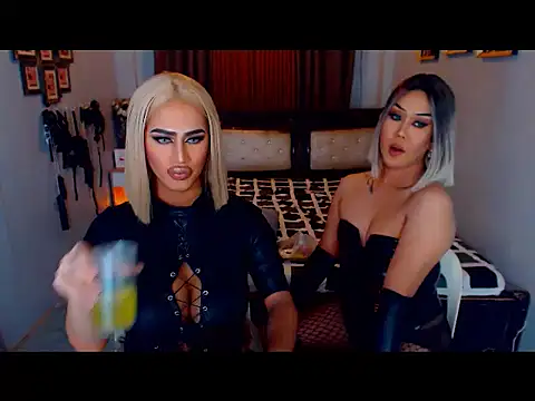 Snapshot of MystiqueQueen chatting on 27, 10, 2025 MystiqueQueen online show from 27, 10, 2025