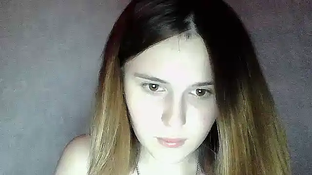 Snapshot of SweetLoraa chatting on 19, 10, 2025 SweetLoraa online show from 19, 10, 2025