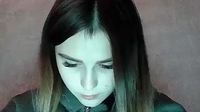 Snapshot of SweetLoraa chatting on 11, 11, 2025 SweetLoraa online show from 11, 11, 2025