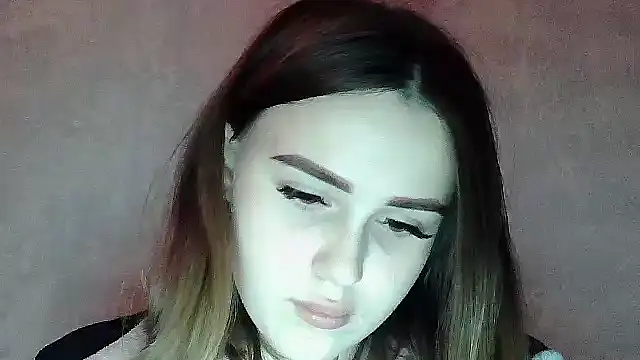 Snapshot of SweetLoraa chatting on 1, 12, 2025 SweetLoraa online show from 1, 12, 2025