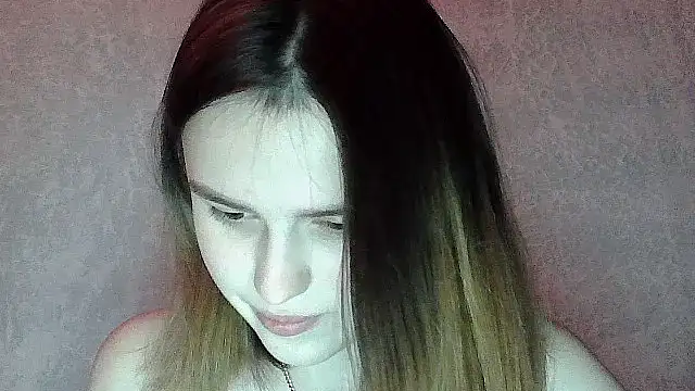 Snapshot of SweetLoraa chatting on 13, 12, 2025 SweetLoraa online show from 13, 12, 2025