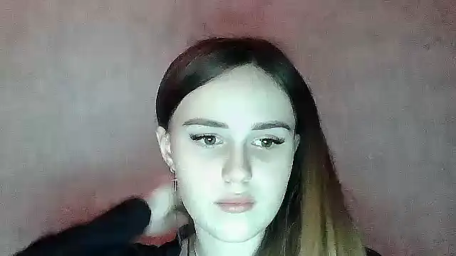 SweetLoraa online show from 22, 12, 2025