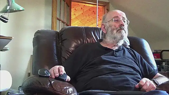 Snapshot of janzer13 chatting on 25, 11, 2025 janzer13 online show from 25, 11, 2025