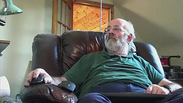 Snapshot of janzer13 chatting on 4, 12, 2025 janzer13 online show from 4, 12, 2025