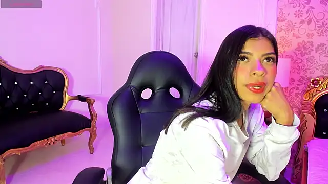 Lola Pierce online show from 12, 9, 2025