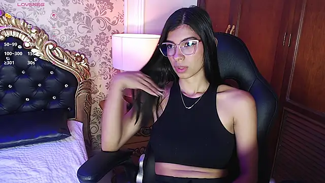 Lola Pierce online show from 25, 9, 2025