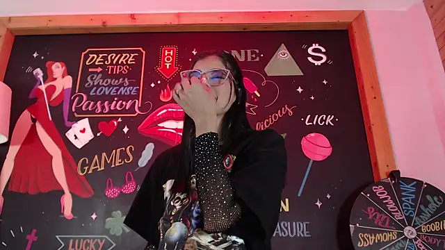 Lola Pierce online show from 11, 11, 2025