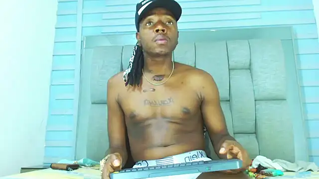 Snapshot of Black_Fire10 chatting on 5, 10, 2025 Black Fire10 online show from 5, 10, 2025