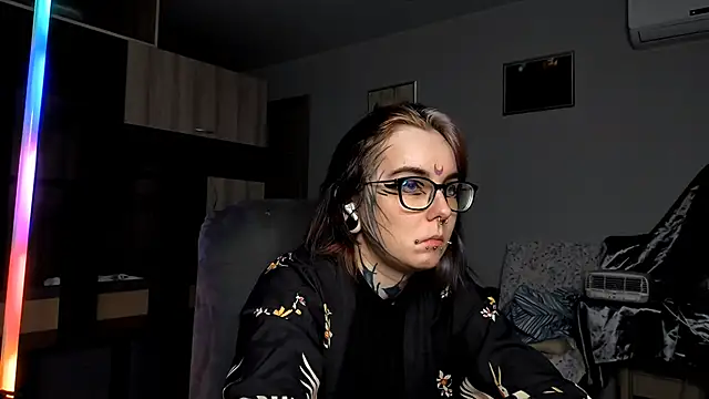 HighelikeGirl online show from 9, 10, 2025