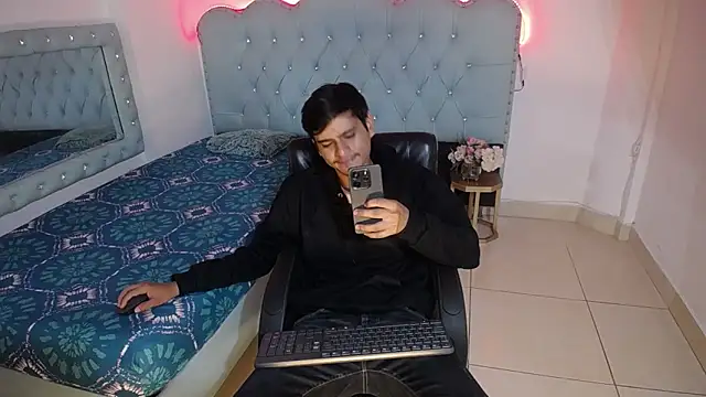 Snapshot of Charlie_Cock_ chatting on 28, 9, 2025 Charlie Cock  online show from 28, 9, 2025