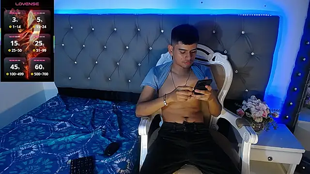 Snapshot of Charlie_Cock_ chatting on 28, 10, 2025 Charlie Cock  online show from 28, 10, 2025