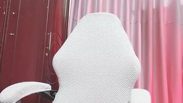 Snapshot of Vessi-babe chatting on 20, 9, 2025 Vessi-babe online show from 20, 9, 2025