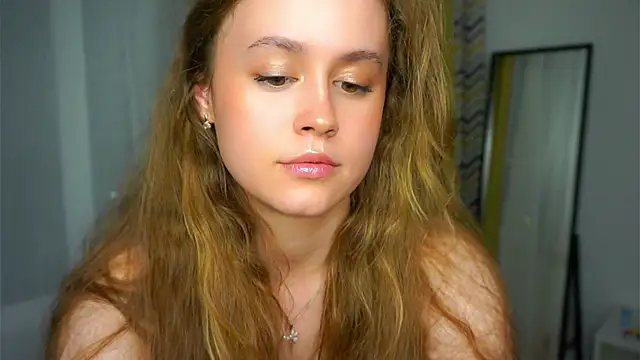 Snapshot of SusannaScholler chatting on 12, 9, 2025 SusannaScholler online show from 12, 9, 2025