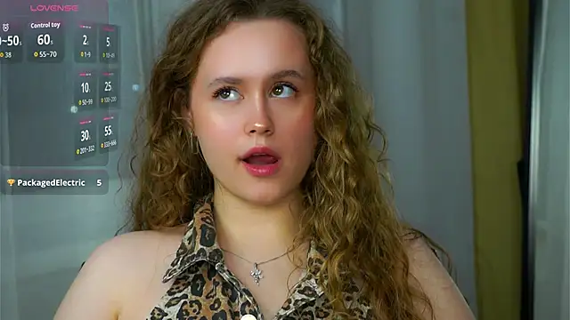 Snapshot of SusannaScholler chatting on 8, 10, 2025 SusannaScholler online show from 8, 10, 2025