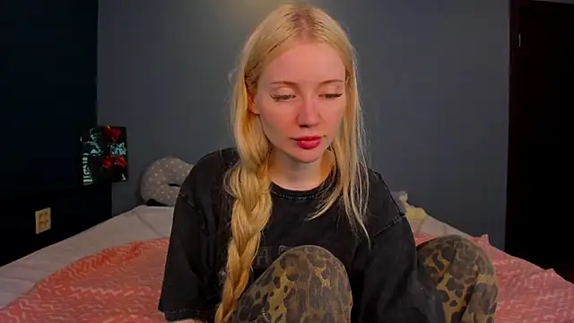 Snapshot of Lillie_Berry chatting on 12, 7, 2026 Lillie Berry online show from 12, 7, 2026