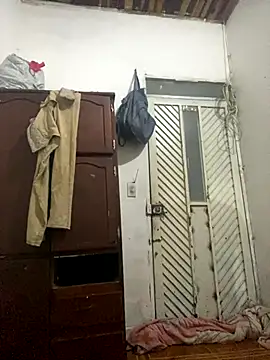 Snapshot of pareja-dispuesta chatting on 8, 10, 2025 pareja-dispuesta online show from 8, 10, 2025