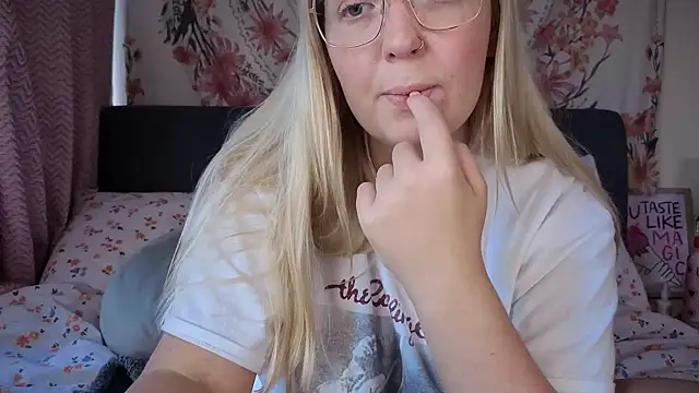 Snapshot of Daisyxoxo_ chatting on 7, 10, 2025 Daisyxoxo  online show from 7, 10, 2025