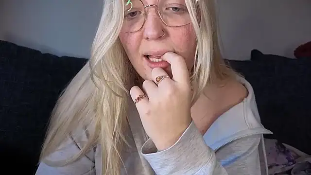 Snapshot of Daisyxoxo_ chatting on 2, 11, 2025 Daisyxoxo online show from 2, 11, 2025