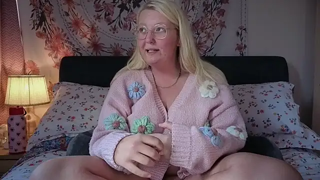 Daisyxoxo  online show from 12, 6, 2026