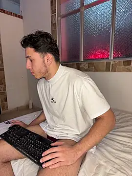 Snapshot of max_valiant1 chatting on 7, 11, 2025 max valiant1 online show from 7, 11, 2025