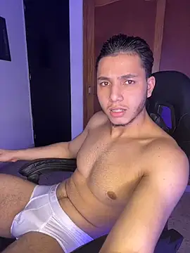 Snapshot of max_valiant1 chatting on 15, 12, 2025 max valiant1 online show from 15, 12, 2025