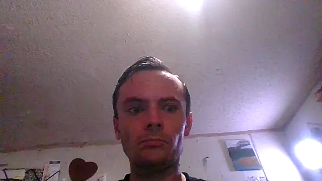 Snapshot of RichardW chatting on 28, 11, 2025 RichardW online show from 28, 11, 2025