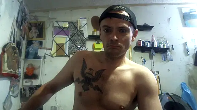 Snapshot of RichardW chatting on 30, 11, 2025 RichardW online show from 30, 11, 2025